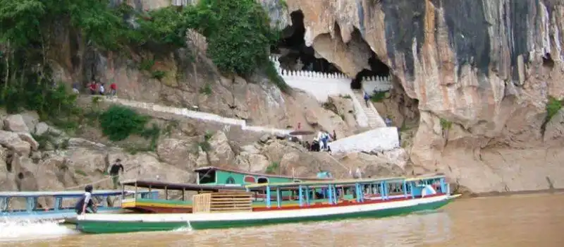 L&rsquo;entr&eacute;e des grottes Pak Ou de Luang Prabang