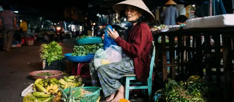 Les march&eacute;s locaux color&eacute;s au Vietnam