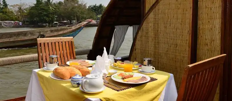 L'exp&eacute;rience du petit-d&eacute;jeuner sur le M&eacute;kong