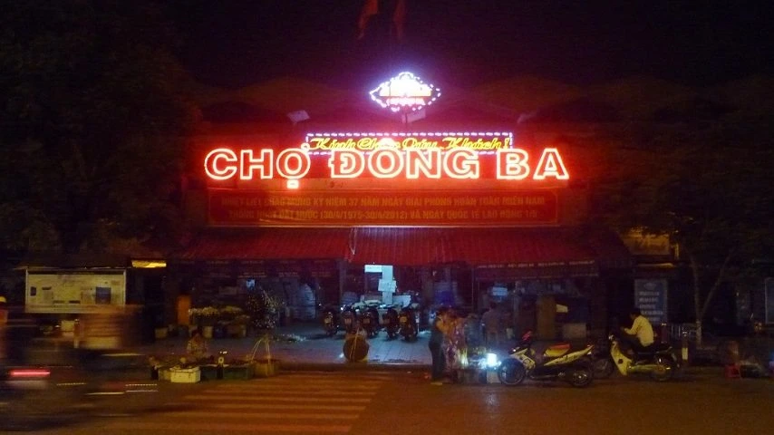 March&eacute; Dong Ba &agrave; Hue