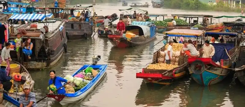 March&eacute;s flottants dans le delta du M&eacute;kong