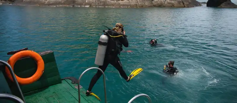 Plong&eacute;e en apn&eacute;e pr&egrave;s de Hoi An