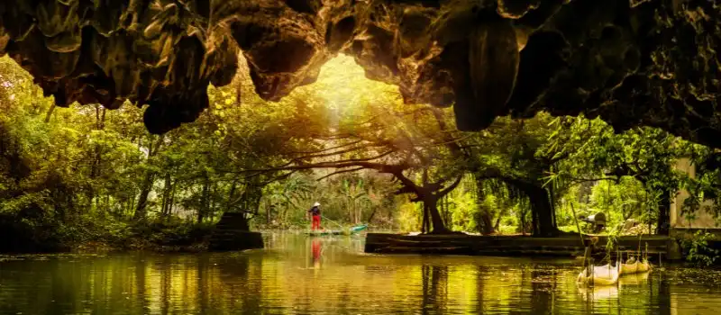 Promenade en bateau en bambou &agrave; Ninh Binh
