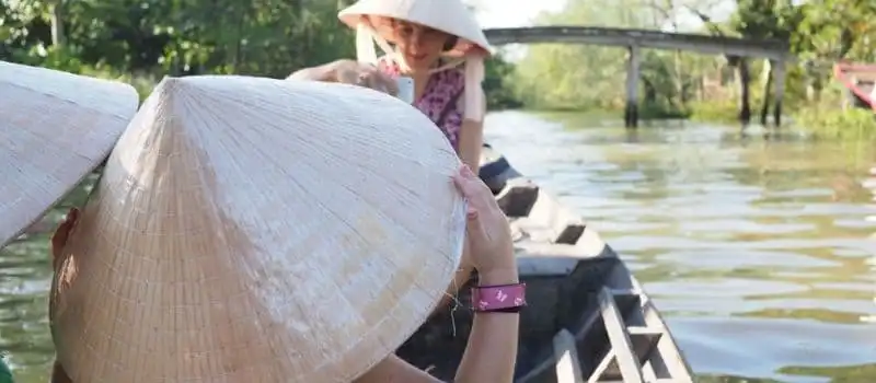 Promenades en bateau pour visiter des villages flottants Cambodge