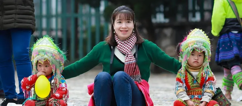 Regard d&rsquo;un guide sur le premier jour de voyage