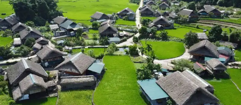 Rencontre des Tay &agrave; l&rsquo;aide d&rsquo;un guide local au Vietnam