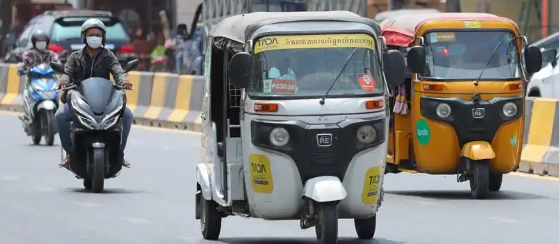R&eacute;server un tuk-tuk en ligne via des applications cambodgiennes