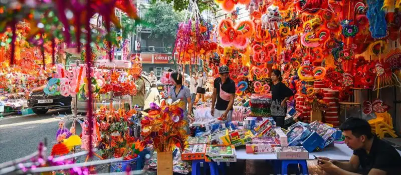 Rue de Hang Ma dans la nuit de la mi-automne