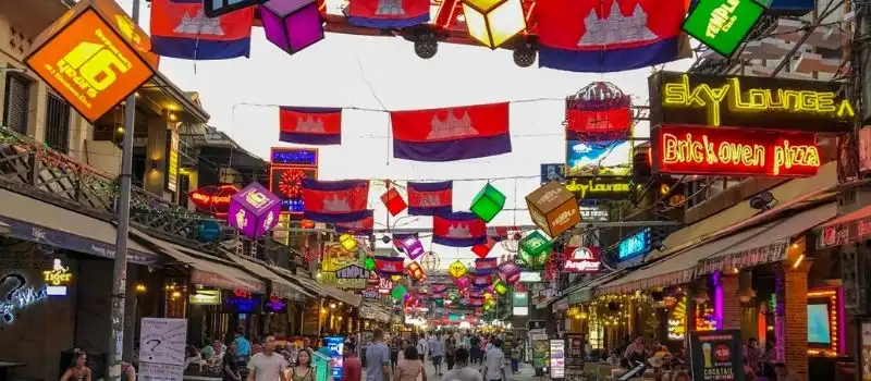 Rues brillant de mille feux de Siem Reap