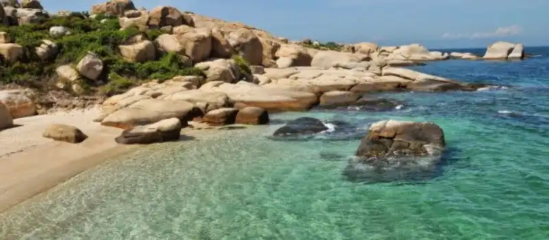 Se d&eacute;tendre sur des plages immacul&eacute;es et peu fr&eacute;quent&eacute;es