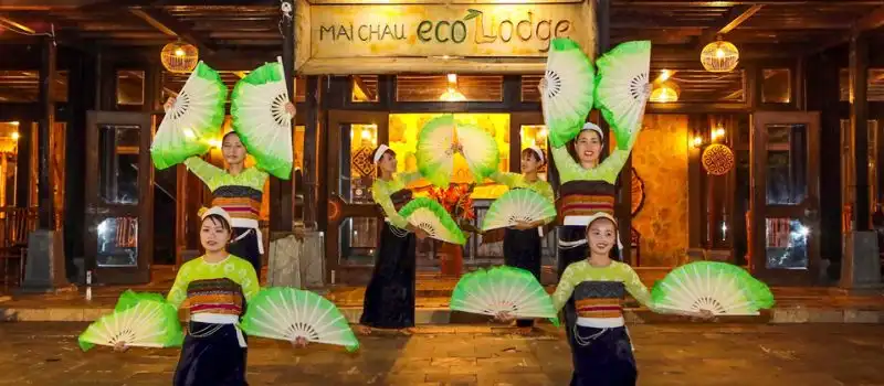 Spectacle de danse Xoe Mai Chau Voyage au Vietnam