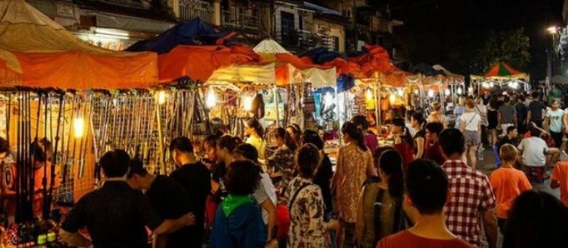 march&eacute; de nuit &agrave; Hanoi