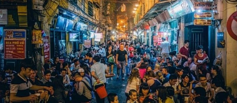 boire la bi&egrave;re &agrave; Ta Hien