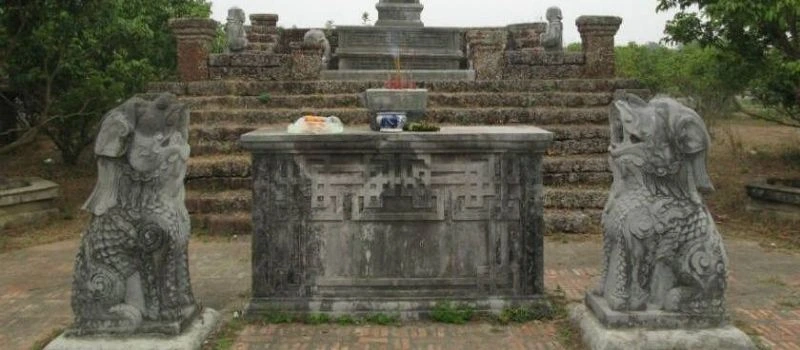 Tombeaux myst&eacute;rieux &agrave; Bac Giang