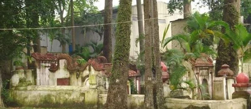 Tombeaux myst&eacute;rieux &agrave; Bac Giang