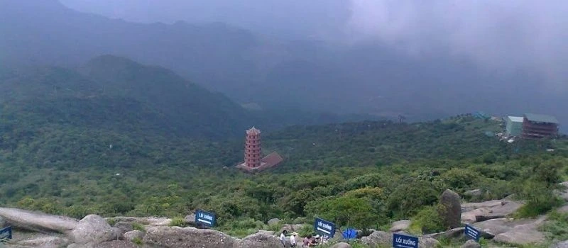 La montagne sacr&eacute;e de Y&ecirc;n Tu