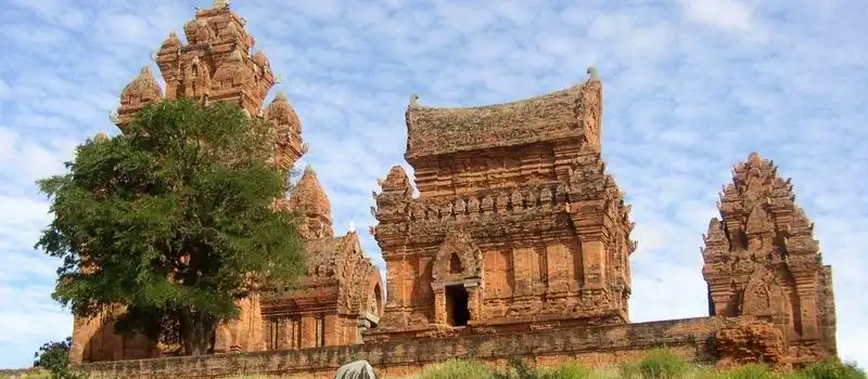 Tour de Cham Poshanu