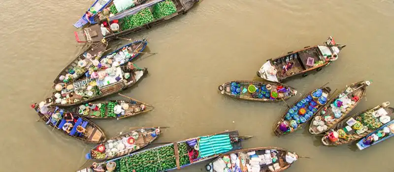 traverser-le-marche-flottant-de-cai-rang