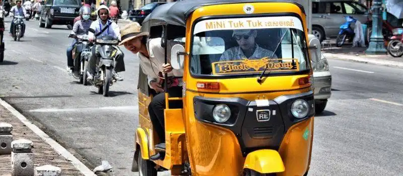 Tuktuk- le moyen de transport pas cher et flexible