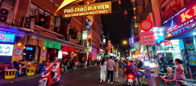 Vie nocturne &agrave; Saigon