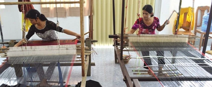 village-de-tissage-du-brocart-de-van-giao