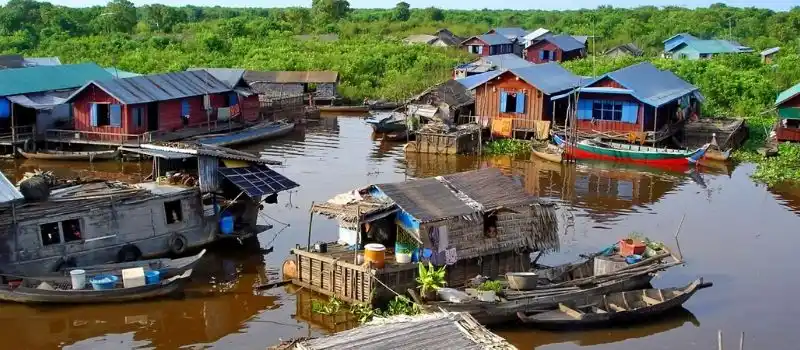 Villages flottants sur le lac de Tonl&eacute; Sap