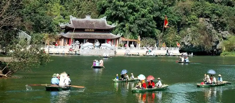 Visite de la pagode des Parfums avec guide francophone au Vietnam