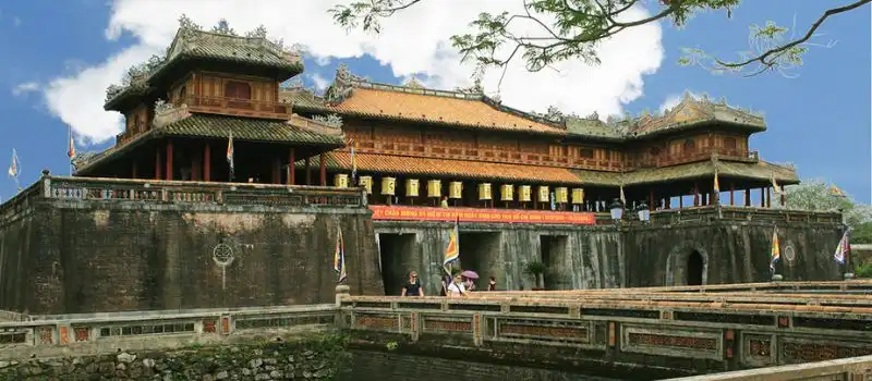 Visite de sites historiques et culturels du Vietnam