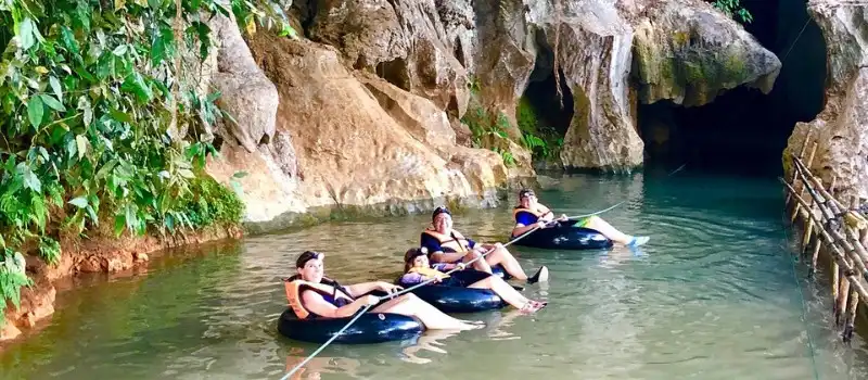 Visite des grottes &agrave; Vang Vieng