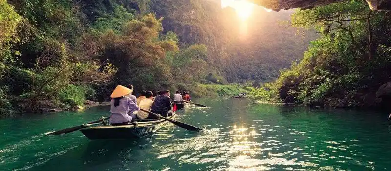 Visite Ninh Binh en jonque