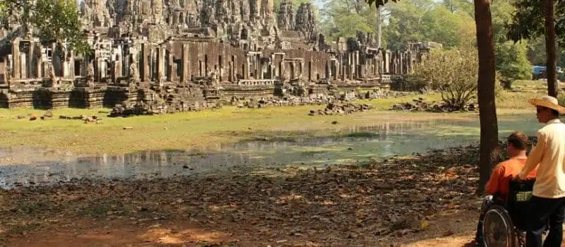 Visites amicales handicap&eacute;es au complexe d'Angkor