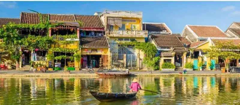 Voiture chauffeur au Centre du Vietnam