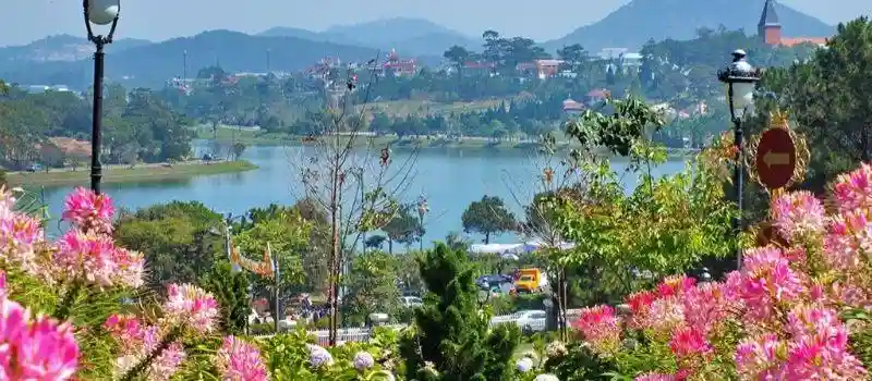 Voiture chauffeur priv&eacute; Da lat Vietnam