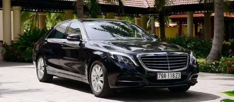 Voiture chauffeur priv&eacute; local au Vietnam