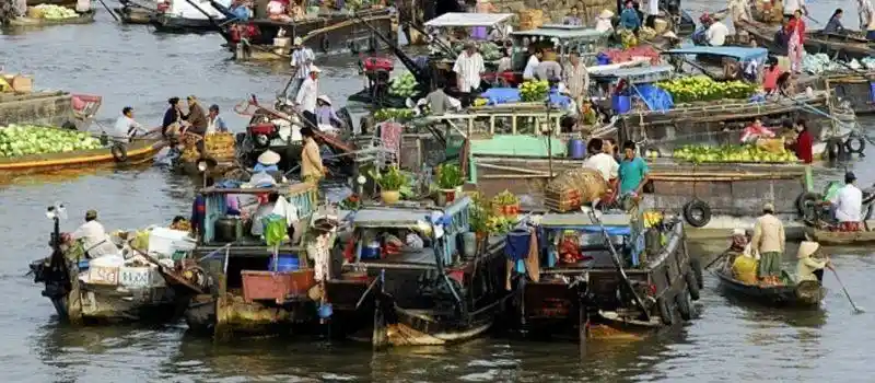 Voiture chauffeur priv&eacute;e au Sud du Vietnam