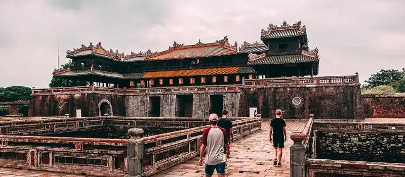Voyage &agrave; Hue avec Guide francophone local independant Vietnam