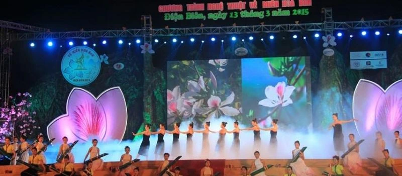 Les fetes locales a Dien Bien