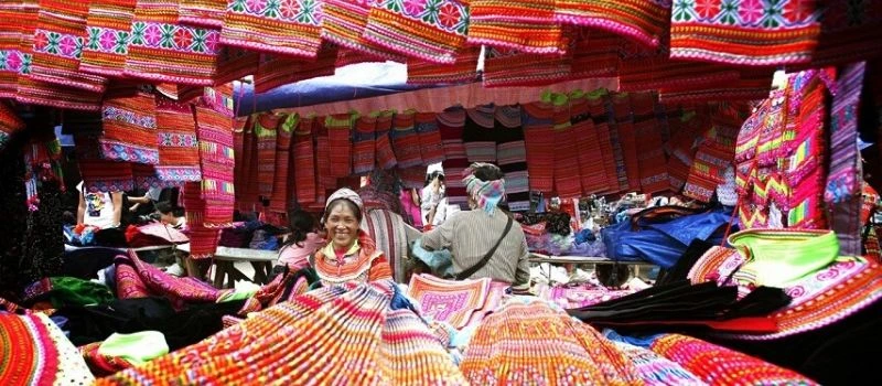 Visite march&eacute; montagnard de H&agrave; Giang