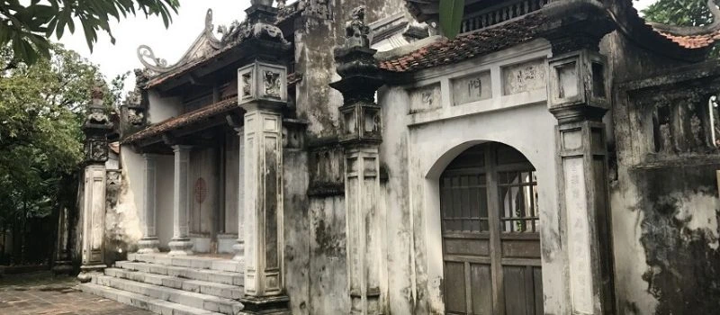 La pagode Ba Danh et la montagne Ngoc