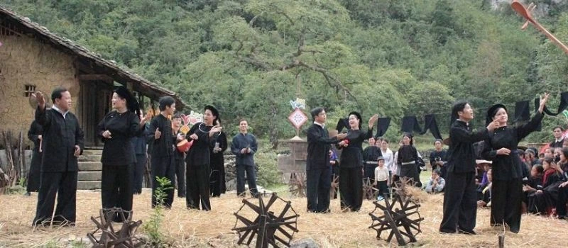 Village ethnie N&ugrave;ng &agrave; Phuc Sen Quang Y&ecirc;n