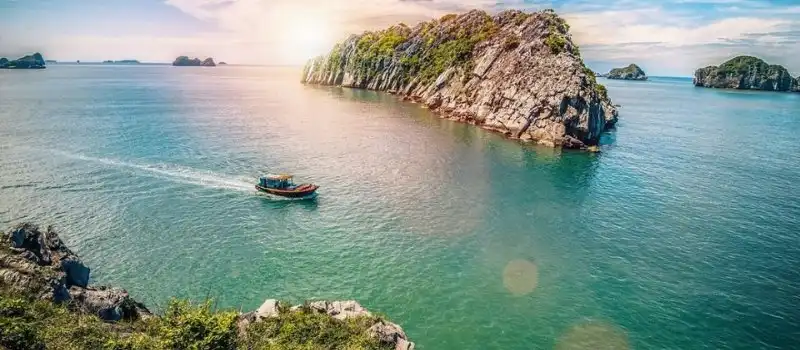 Île de Cat Ba - Plages immaculées, eaux claires Île de Cat Ba - Plages immaculées, eaux claires