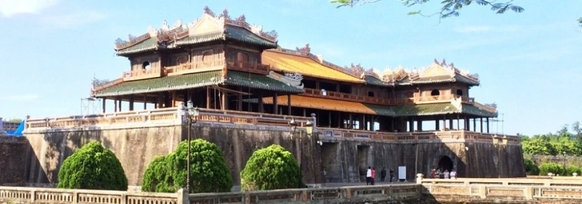 Visite cité imperial Hue et les tombaux royaux 2 jours