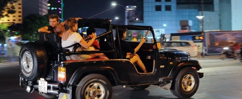 Visite Saigon à l'aube de matinée en Jeep demi journée 