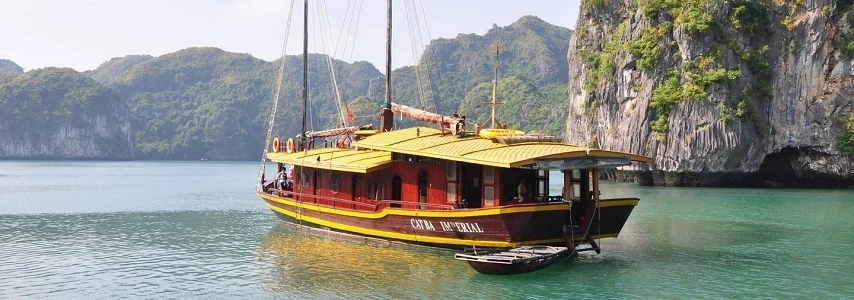 croisiere-en-baie-halong-sur-jonque-catba-tuan-sailing-1-cabine-2-jours-1-nuit-1
